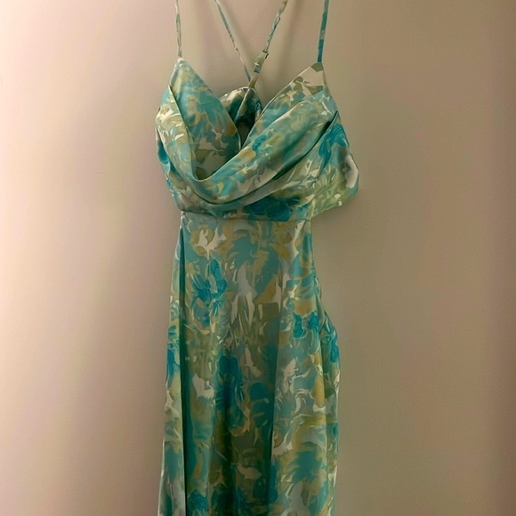 Heymia floral cut out midi dress size medium - Picture 2 of 8